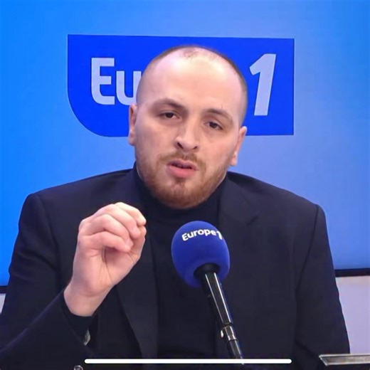 Aujourd’hui, Raphaël Arnault s’indigne de la mort de Quentin à Lyon. “Dieu se rit des hommes qui déplorent les effets dont ils chérissent les causes.” Pourtant, ce député sulfureux a été condamné pour violences, a créé et porté la Jeune Garde antifasciste et combat avec LFI, le décret de dissolution pour violences de son collectif d’ultra-gauche. Je n’aime pas les menteurs, je le dis. | Matthieu Valet