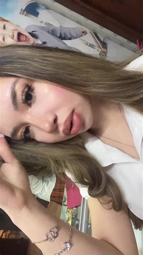 pool full of liquor and they dive in it #kendricklamar