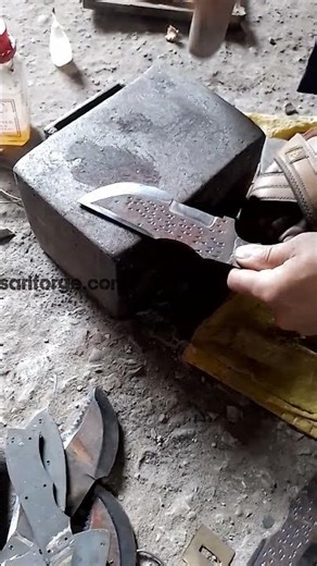 Forging Damascus tracker by Hand - The Art of Hammer & Anvil | ansari forge