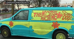 Driver escapes cops in "Mystery Machine"