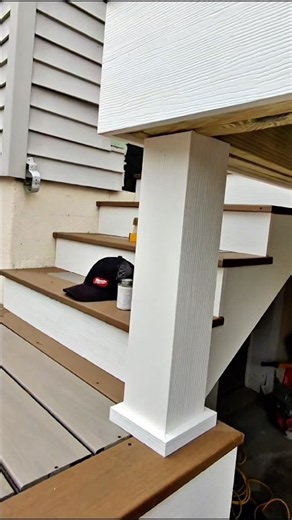 Professional Deck Column Wrap Using Azek PVC #tips #carpentry #carpintería #deck #pvcdecking #fyp