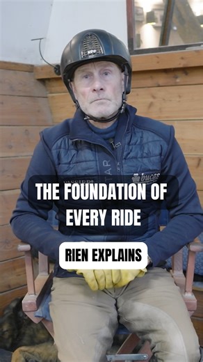So riding can never be a fixed program or a checklist. 🧠 But there is a clear principle I look for every single day: a relaxed horse that goes forward into the hand, trusts the contact, and stays in front of the leg. ❌Not creating a frame. ❌Not shaping the neck. But riding from behind, through the body, into the bridle. When the balance is right, the neck frame will come on its own. Every day, with every horse, I look for the same basic feeling. #rsriding #classicaldressage #dressagehorse #dres