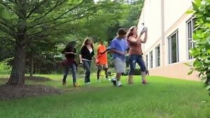 LabDisc هو جهاز يستخدم مع تابلت ليصبح في يديك معمل كامل . لاب ديسك يسمح للطلبة بقياس العالم من حولهم / تحليل بيانات لعينات حقيقية ، و تطوير مهارات علمية . هذه التقنية تساعد الطلاب على جمع البيانات و المعلومات بسهولة هكذا مثال على دمج التكنولوجيا في التعليم و هو من أفرع #STEM كما عرفتوا سابقا شاهدو الفيديو لتفهموا أكثر عن لاب ديسك #De_Madrasa | De Madrasa - STEAM based World