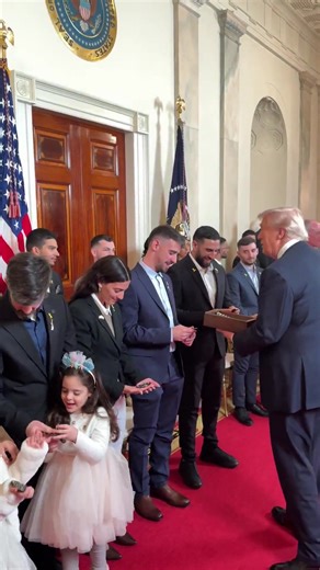 President Trump personally gives each freed Israeli hostage his presidential challenge coin ❤️ | Barron Trump Fans
