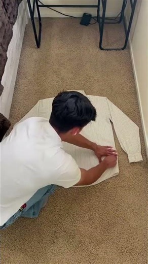 How To Crop Your Shirt (DIY)🌟👔💡#fashionhacks