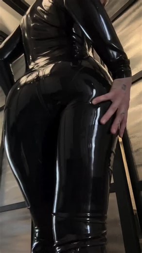 Latex_Inferno_Reborn on Instagram: "Goddess @vinylinn_ Telegram https://t.me/latex_inferno #miss#dom#inkedgirls#tattooedwomen#nailsofinstagramwomanpowerpadronaobeyfashionmodelsportrait latex latexskirt latexmodel latexobsessed latexfetish latexfetishmodel redlatex latexgloves fishnets latexgirl latexmask choker latexcommunity latexphotography fetish latexfashion latexoutfit tightsidelatex vivishine"