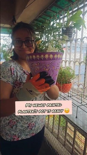 Newly painted planter's pot is ready! |Balcony Garden Makeover|Transforming a Boring Pot into Art! 💜