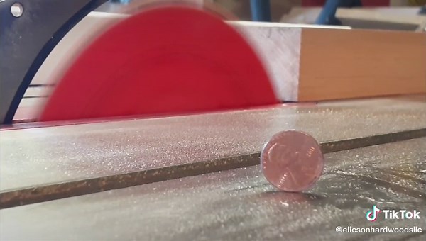 Table saw challenge 😉😏 #woodtok #tablesaw #wood #fyp