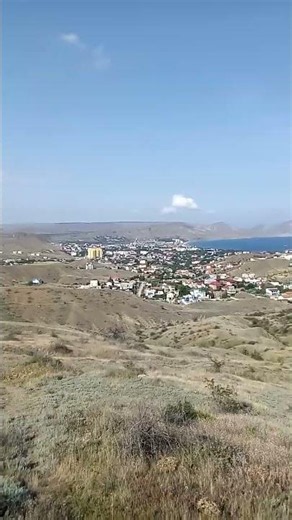 Море горы небо лето курортный поселок в Крыму Sea, mountains, sky, summer, resort village in Crimea