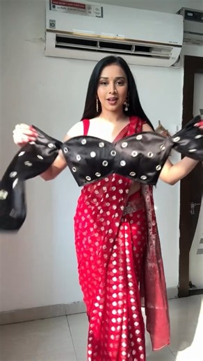 shaini_.collection on Instagram: "🏷 Product Code : SN - 05 💰Product Price : 2000/- 🪡Product Work : Organza Silk 🥻Product Fabric : Lace Border Work ✂️Product Size : Blouse Unstitched ......................................................................................... 💯 Assured Quality ! ✔️ 🌏 Ship To Worldwide ✔️ 💵 Cash On Delivery 🚚 Indian 🇮🇳 ✔️ 👍 Free Shipping in India 🇮🇳 ✔️ 🛍 For Order Whatsapp : +91 8758393667 .................................................................