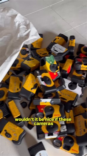 FOTOFOTO on Instagram: "So… what’s the main difference between a Kodak disposable camera and our disposable camera? 📸 Here is one of the biggest differences that we made in mind to make your experience much better 🫱🏻‍🫲🏼 #fotofoto #disposablecamera #nyc"