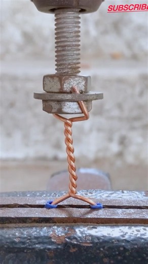 Easy Wire Twisting Trick 🤙 Learn to Twist Metal Wire Fast! 🤙 #craft #outdoors #skills