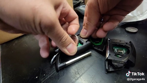 Open a Gm Key Fob! Replace Battery #gm #chevy #buick