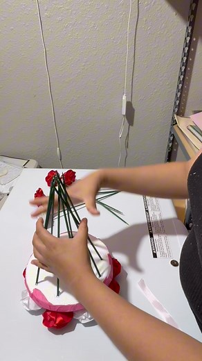 Cómo hacer un ramo de 16 rosas eternas | Dian Rosas Eternas y más.