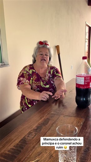 Mamuxca defendendo a principa: quem lava a louça em casa?