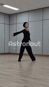 Astronaut - Line Dance - Advanced Rolling Count