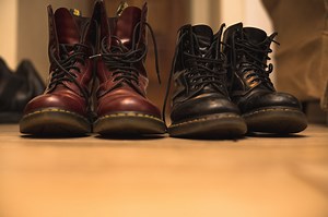 9 FAST Simple Ways To Break In Boots Without Pain or Blisters - SootheYourFeet.com