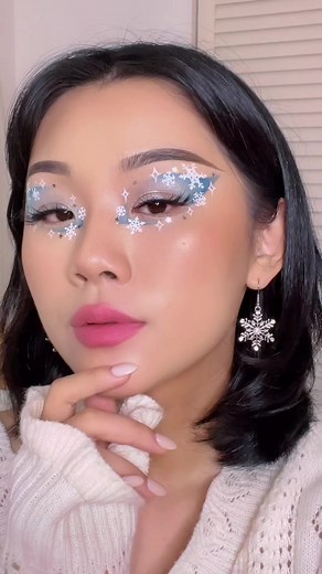 Winter Wonderland Makeup: Snowflake Looks and Blue Makeup Tutorial