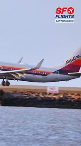 Retro Vibes! American Airlines 737 (N917NN) AirCal Livery Evening Landing at SFO ✈️🌇🔥 -- #planespotting #americanairlines #boeing737 #sfo #avgeek #aviation #usaviation | SF Flights