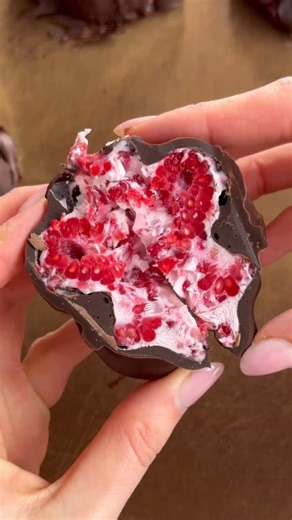 Jess Hoffman on Instagram: "One of the best treats to keep stashed in the freezer! They taste like raspberry cheesecake and are perfect for a sweet snack or dessert. I like to let them thaw for 5 minutes before eating them. Full recipe below. RASPBERRY YOGURT CLUSTERS -1 cup raspberries -1/2 cup plain greek yogurt (I use 5%) -1/2 tsp vanilla extract -1 tbsp honey -10 oz dark chocolate HOW TO: Mix the greek yogurt, vanilla extract and honey together. Then add the raspberries (make sure to wash th