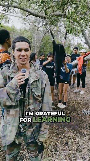 When our youth are outdoors doing what they love, they don’t always realize they’re also engaging in deep thinking - growing their minds and skills far beyond the limits of a conventional Western classroom model. #hanaio #storiedconnections #personalizedlearning #engagedcommunity #thrivingculture #uluae 🎥: @im.vitaminb | Ulu A'e Learning Center