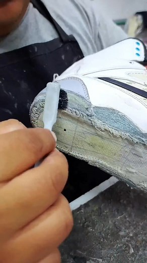 4.5K views · 74 reactions | Vulcanizado profesional de unos Nike Command Force 100% originales para volverlos a la vida, así los trabaja junior con un pegado a calor ✅❤️ | Reparadora de Calzado "Carol" | Facebook