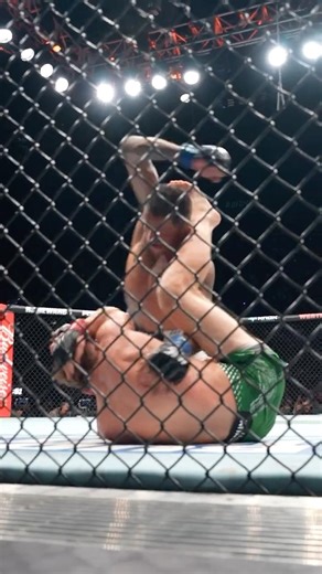 Veja o nocaute de Carlos Prates ao lado do Octógono! #UFCPerth