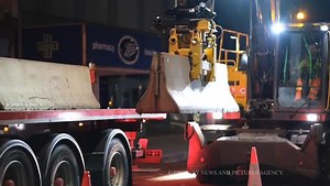 A lot of noise and activity in Cleethorpes as those concrete 'social distancing' barries are removed. More here 👇https://www.grimsbytelegraph.co.uk/news/grimsby-news/cleethorpes-concrete-covid-barriers-lifted-4537527 | Grimsby Live