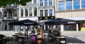 Le café Chez Fax vient d'ouvrir dans l'ancien bâtiment du Vieux Bourg, situé place Verte à Verviers