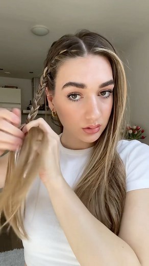 Easy Hair Tutorials 💇 on Instagram: "Yes or no?😍🥰 Follow @hairs.diy to get more hair style ideas and learn simple beautiful hair styles 💓 . @georgina.gigi . #hairstyleideas #videohair #braidtutorial #hairtutorialvideo #hairvideotutorial #hairstyletutorial #braidoftheday #braidsofinstagram #hairglamvideos #tutorialhairdo #hairvideoshow #naturalhairtutorial #tutorialhair #cutehairstyles #marcbeauty #tutorialvideo #braidinglife #hairofinstgram #braidinspo #hairdecoration #hairstylevideo #longha