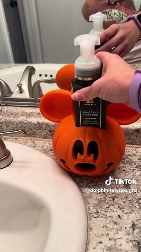 Spooky Halloween Bathroom Decor Ideas to Haunt Your Guests
