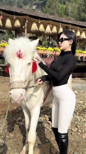 Boots + leather coat perfect combo #fashion #trends #leather #highboots