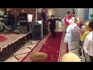 شعبي فكاهة نايضة : تحية عادل الكريعة عازف على الة الغسيل بطريقة جديدة