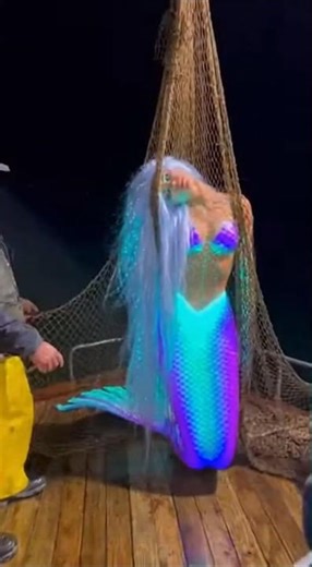 Captured a Glowing Creature... It Fought Back!