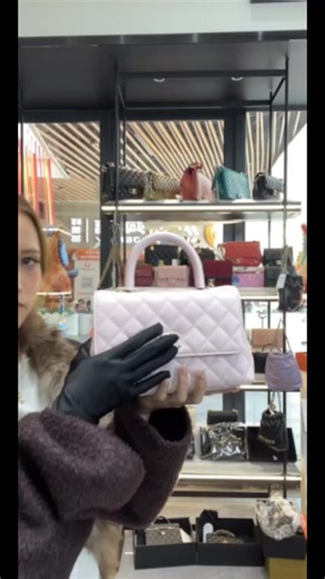 Pre-owned CHANEL Small (24cm) Coco Handle in 22P Light Pink Caviar and LGHW
