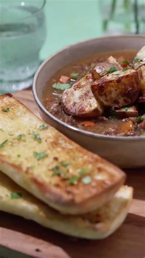 HelloFresh Canada on Instagram: "Short on time, big on comfort 😌 This 30-minute Irish Stew is your cozy-night-in essential — hearty, warm, and so satisfying. Find the recipe at hellofresh.ca"