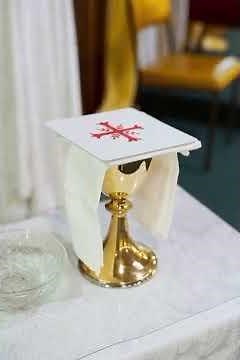 DO YOU KNOW THE MAIN ITEMS USED ON CATHOLIC ALTAR ?????