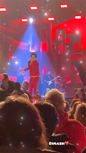 Dimash sings beautifully in Chinese 🇨🇳 #concert #dimashqudaibergen #dimash #димаш