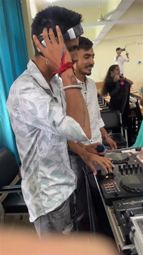 Dj famous on Instagram: "Mixing by dj famous #trendingdj"