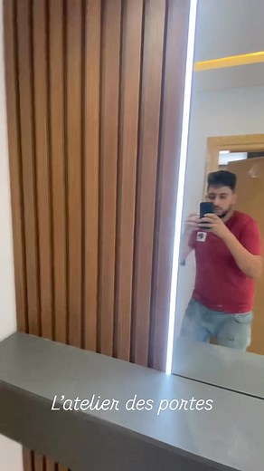🌿💎 L’élégance prend forme dans chaque détail 💎🌿 🚪 Notre porte intérieure en frêne incarne la noblesse du bois naturel et un design raffiné, moderne et intemporel 🌸 💫 Une création qui respire la lumière ☀️, la chaleur 🔥 et la modernité 🪵, parfaite pour sublimer votre intérieur avec une touche de luxe discret ✨ 🇹🇳 Produit 100% Tunisien ❤️ 🪵 Signé avec passion par L’Atelier des Portes 🤎 📞 Tél : 22 388 432 💬 WhatsApp : 25 750 148 ⸻ #🚪 #porteintérieure #porteenfrêne #designbois #boisn