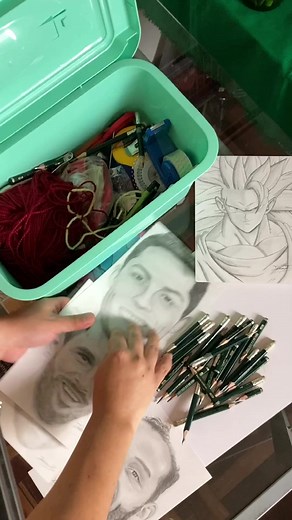 21M views · 2M reactions | Unir dos fotografías en un retrato padre fallecido e hijo hecho a mano en técnica a lápiz #reels #reelsviral #reelsvideo #reelsinstagram #reelsfb #dibujo #dibujodigital #dibujoalapiz #draw #drawing #drawings #sketch #sketchbook #sketching #arte #art #artista #artist #pencildrawing #pencilart #hechoamano #habdmade #artoftheday #pencil #pencilsketch #mamá #anime #argentina #EEUU #fyp | AristaViva | Facebook