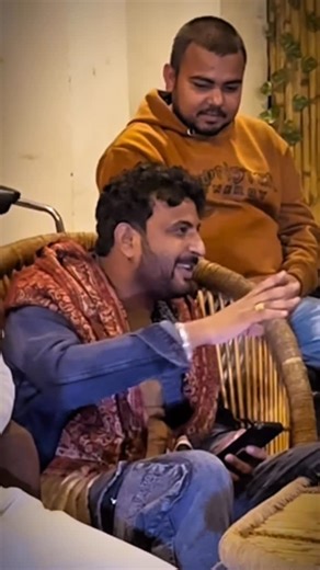 RINKU VASHIST OFFICIAL(writer,poet) on Instagram: "आशिक है मेरी जान 💔 @rinkuvashist17 #sadshayari #explorepage #rinkuvashistshayri #shayarofinstagram #reelkarofeelkaro"