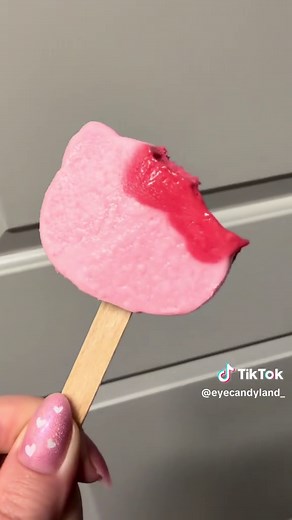 NEW Hello Kitty Popsicles 😻🍓🍬#review #dessert #icecream #sanrio #foodie @Kroger @hellokitty