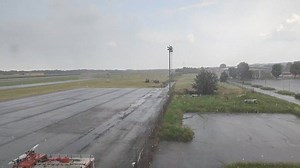 🌩️ ORE 17:15 di venerdì 19 luglio 2024 - Temporale all’Aeroporto di Biella - Cerrione. 📸 Grazie a Manuel Previti del Servizio METAR Unofficial dell'Aeroporto di Biella per il video segnalazione inviato sul gruppo Telegram di #MeteoinPiemonte. | Andrea Vuolo - Meteo in Piemonte