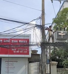 Man Touches High Voltage Cable Gets Shocked