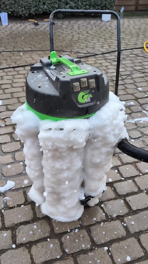 Note to self - Clear the gutters BEFORE treating the roof 🙈 @guttervacuumsystems I'm not doing it on purpose I swear!! #cleaning #fail #pressurewashing #jetwashing #fyp | Smout's Pressure Washing