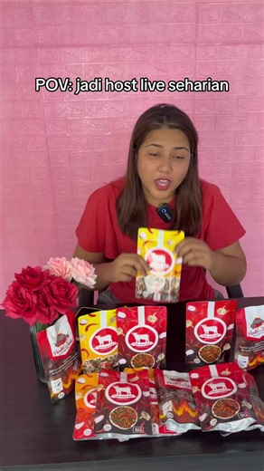 Ceria di depan , sedih dibelakang 😂