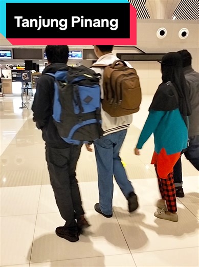 Mengantar Taufan ke Bandara Makassar menuju Kepri Tanjung Pinang 23 Nov 2025 #bumanisang #gurusma #rayapenuhrasa #bandara #bandarasultanhasanuddinmksssr