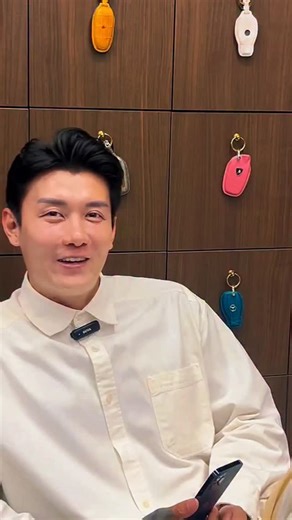 When someone asked for my name card last night… I just tapped my watch strap 🤯💼 Our Stoneforgold NFC leather products turn your watchstraps, keyfobs, and even corporate gifts into smart digital name cards — instantly linking to your WhatsApp, Instagram, website, or business profile. No more paper cards. Just tap, connect, and impress. ✨ Powered by the Stoneforgold App — available on App Store & Google Play. 📩 DM us to customize yours 🌍 We ship worldwide 💻 Visit us at stoneforgold.com #Smart