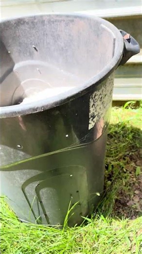 Easy way to make compost! #animals #chicken #backyardchickens #family #gardening #composting